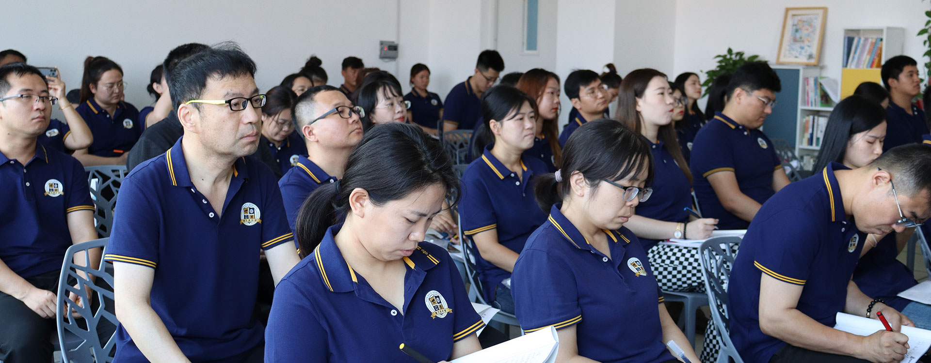 男人的大鸡巴插女人逼的黄色视频录像免费看